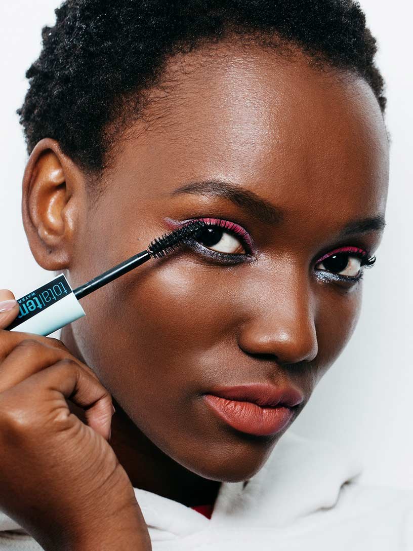 Woman applying Total temptation mascara for Festival Fare look