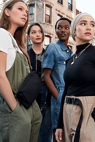 Group of 4 woman in New York