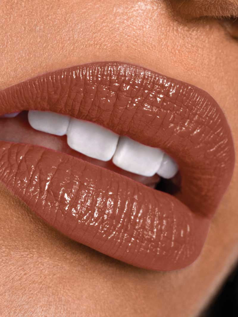 Lips wearing Constant Cocoa 145 SS24