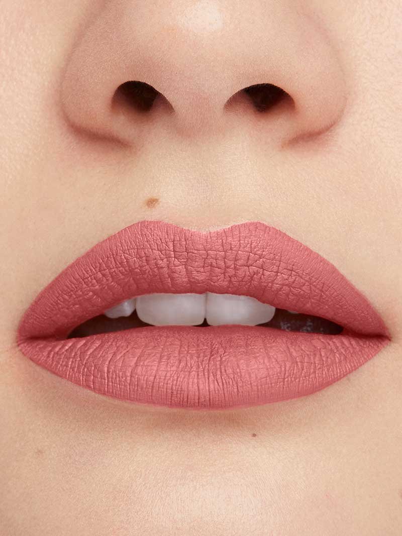 Poet light skin tone lip macro Super Stay Matte int